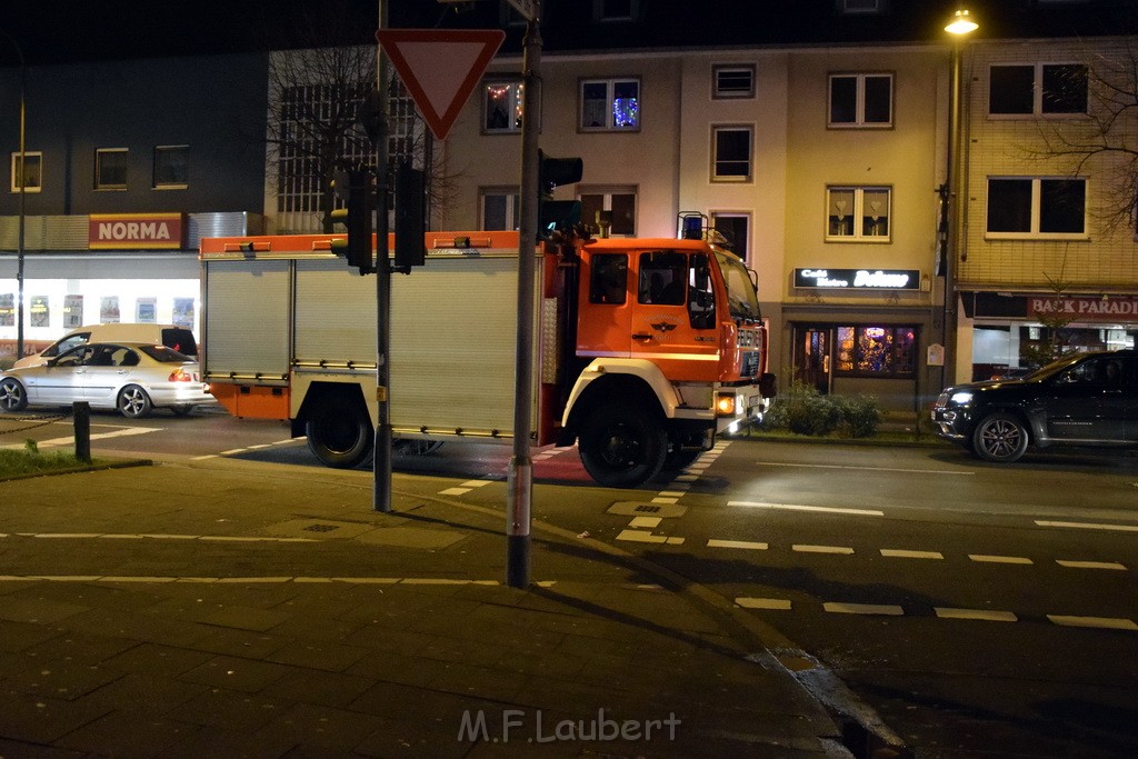 Feuer Papp Presscontainer Koeln Hoehenberg Bochumerstr P156.JPG - Miklos Laubert